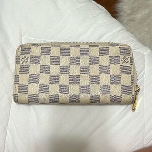 Louis Vuitton Damier Azur Zippy Wallet